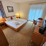 Burgwald Hotel *