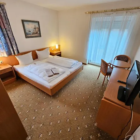 Burgwald Hotel *